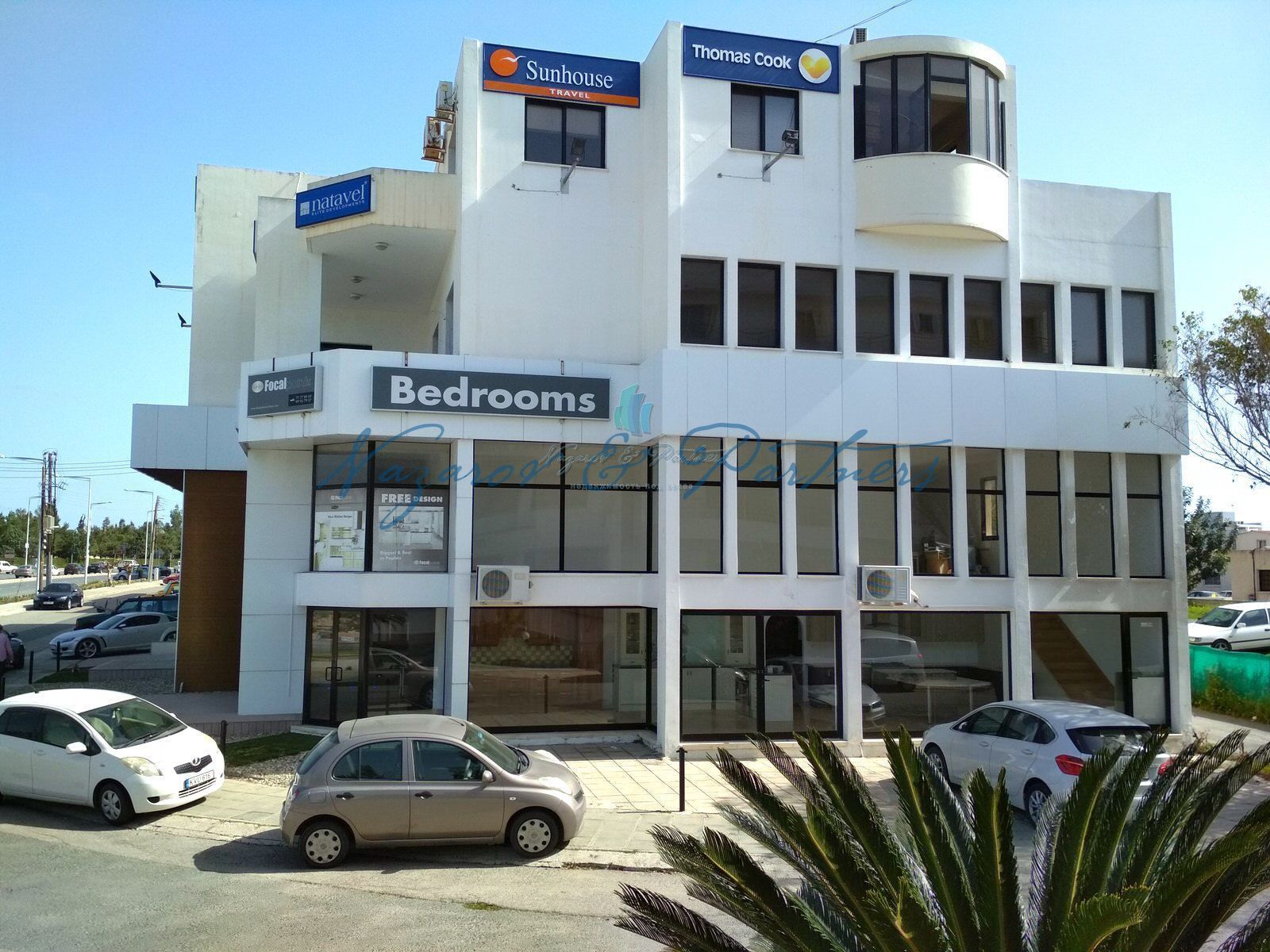 Продажа здания в центре Пафоса (Кипр), полностью заполненное арендаторами (доходность 5% годовых). 